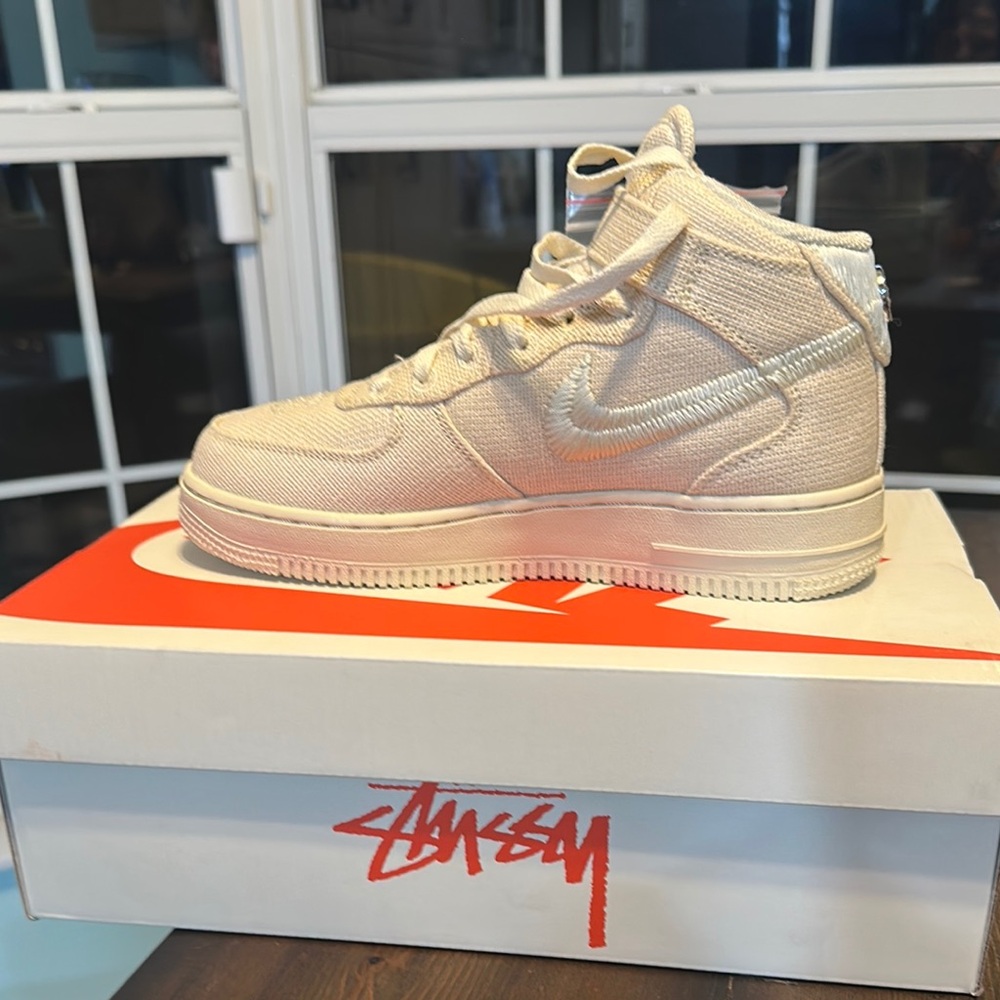 Nike Cream Sneakers with High-Top Design